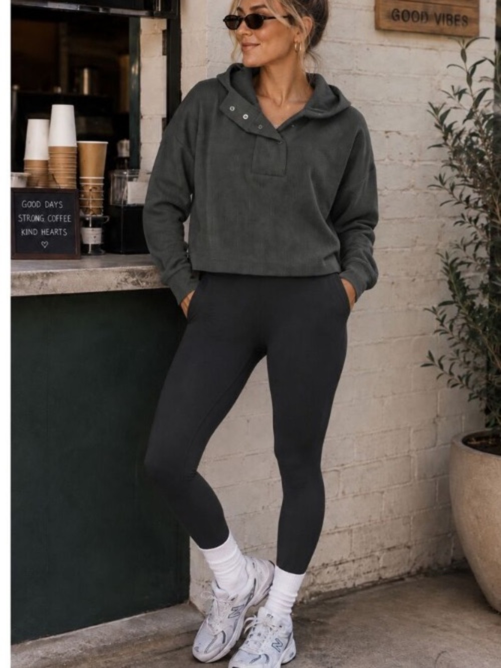 Vuori Bayview Waffle Knit Hoodie Women Medium Snap Pullover Athleisure
